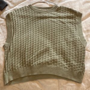 Size Medium Zara Sweater Vest. Super cute and flattering, worn twice